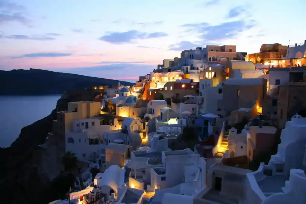 21 Best Honeymoon Destinations: A Complete Guide 8 Santorini
