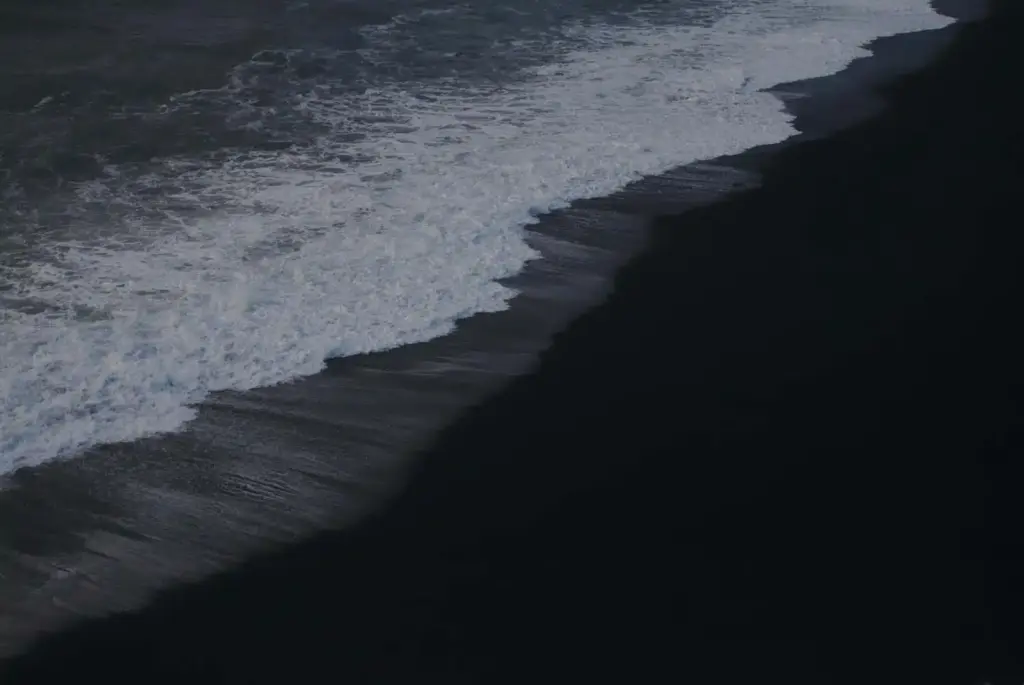 10 World's Best Beaches That Redefine Coastal Beauty 6 Reynisfjara