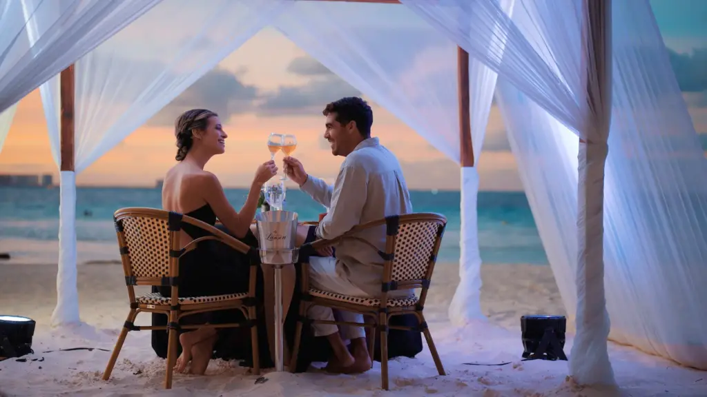 14 Best things to do in Cancun for couples 4 Dinner on the Beach Cancun